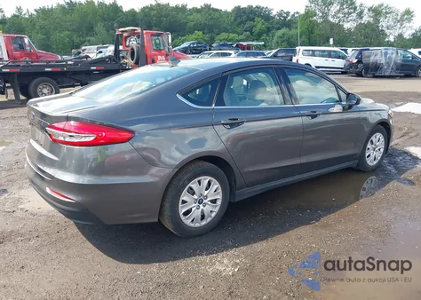 2020 Ford Fusion S z USA, uszkodzony, nr VIN 3FA6P0G76LR194326